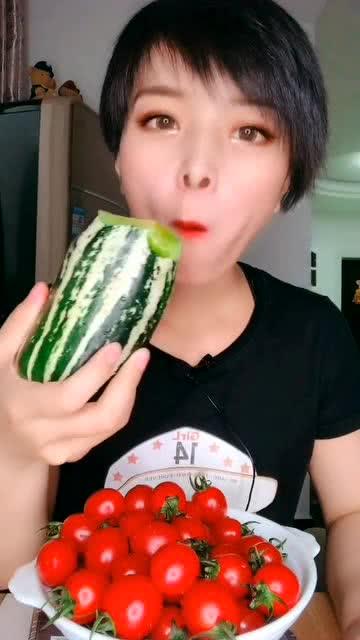 农人吃土瓜视频播放下载,农人吃土瓜视频播放下载，尽享田园风味