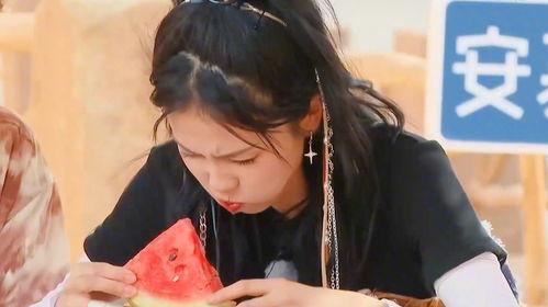 明星吃瓜视频周深,揭秘明星幕后趣闻