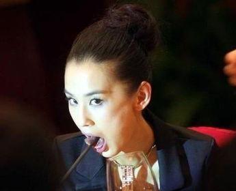 明星吃瓜视频周深,揭秘明星幕后趣闻