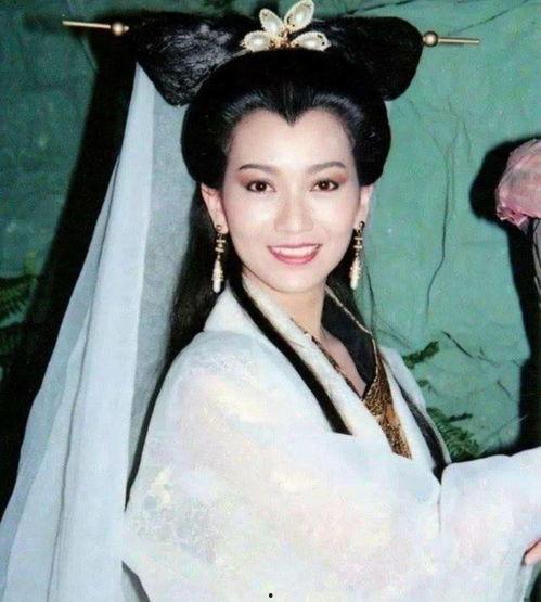 白素贞飞行吃瓜视频,仙子风采引网友热议