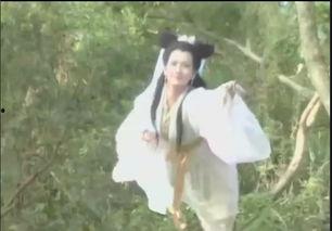 白素贞飞行吃瓜视频,仙子风采引网友热议