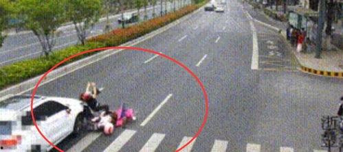 出车祸的吃瓜群众视频,吃瓜群众视频记录惊险瞬间