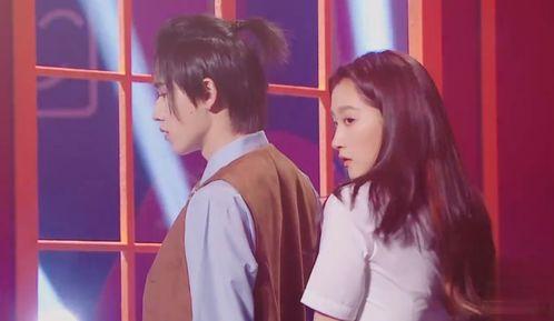 关晓彤宋亚轩吃瓜视频,娱乐圈新瓜来袭！