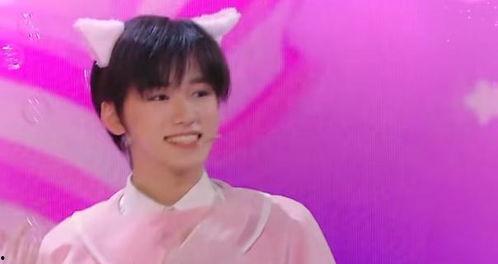 关晓彤宋亚轩吃瓜视频,娱乐圈新瓜来袭！