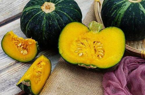 网红吃薄皮小吊瓜视频,口感惊艳引网友热议！