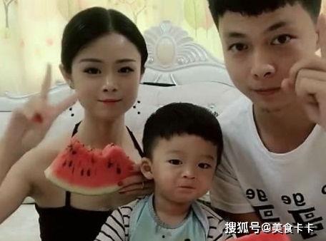 两个娃比赛吃瓜视频在线观看,两个娃在线比拼吃瓜速度，萌态十足引网友热议