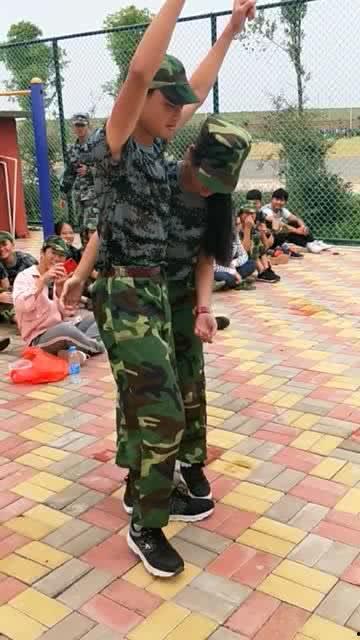 成都教官吃瓜事件视频,视频曝光引发舆论风波