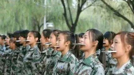 成都教官吃瓜事件视频,视频曝光引发舆论风波