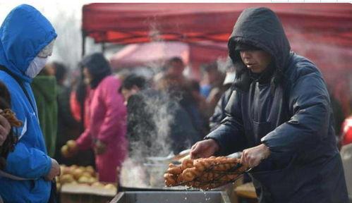 乡下聚集吃瓜事件视频,揭秘农村集体娱乐现象背后的故事