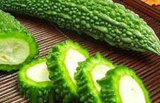 大家围着吃瓜的视频,一场别开生面的吃瓜盛宴