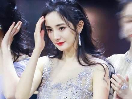 八姐吃瓜少女杨幂视频,揭秘娱乐圈幕后真相