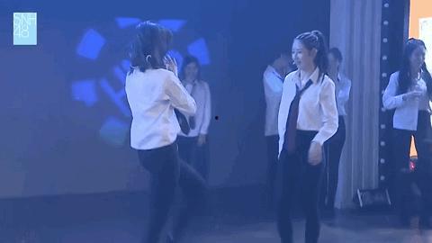 美女博主吃瓜视频,揭秘美女博主的热辣吃瓜瞬间