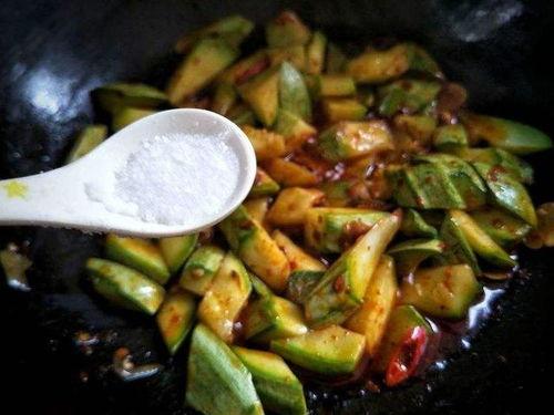 脆瓜儿怎么炒菜吃视频,家常美味，简单易学