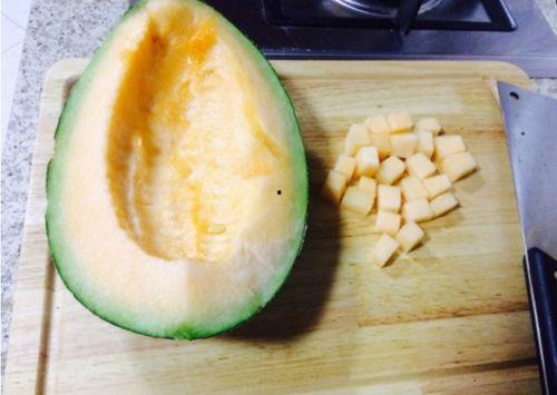 哈密瓜怎么吃美观好吃视频,视频教你美观又好吃的食用技巧