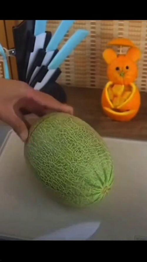 哈密瓜怎么吃美观好吃视频,视频教你美观又好吃的食用技巧
