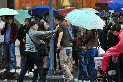 库尔勒群众吃瓜事件视频,共享夏日清凉时光